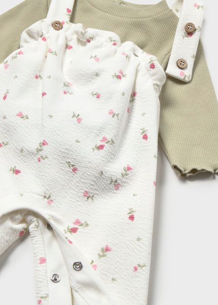 Completo salopette stampato e maglione neonata